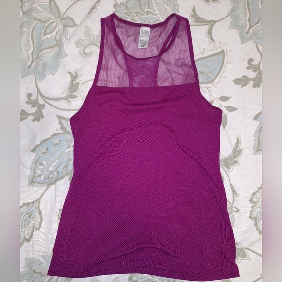 A bundle of 2 small ladies shirts. A Victoria Sport and a Nike dri-fit size smal - Picture 6 of 8